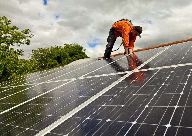Experienced Federal Way solar panel installers in WA near 98003